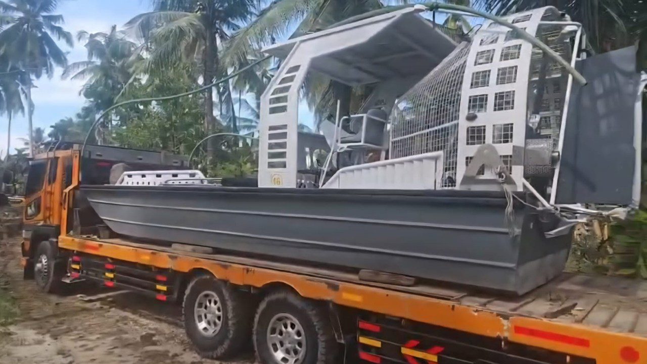 Kapolri bantu satu unit swam boat untuk penyebrangan di Jembatan Kuta Blang