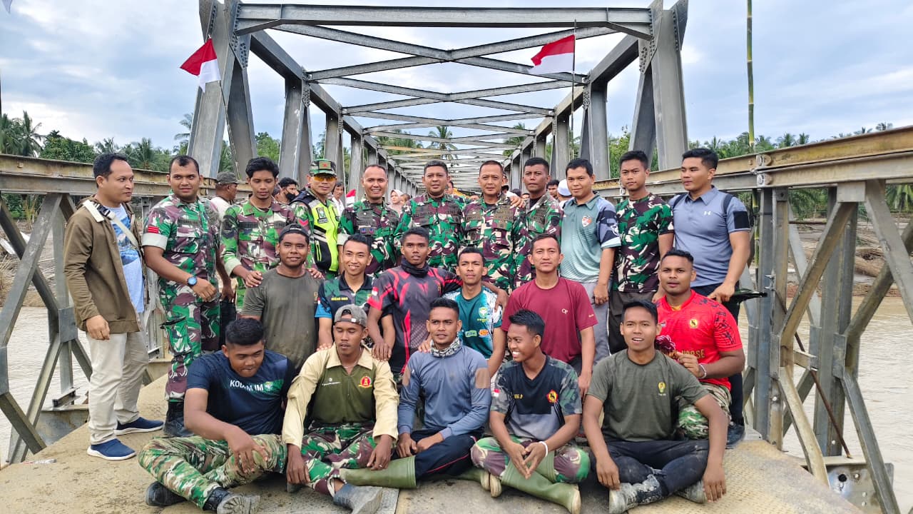 Jalan Lintas Nasional Medan-Banda Aceh pulih, truk roda enam bisa lewati jembatan darurat