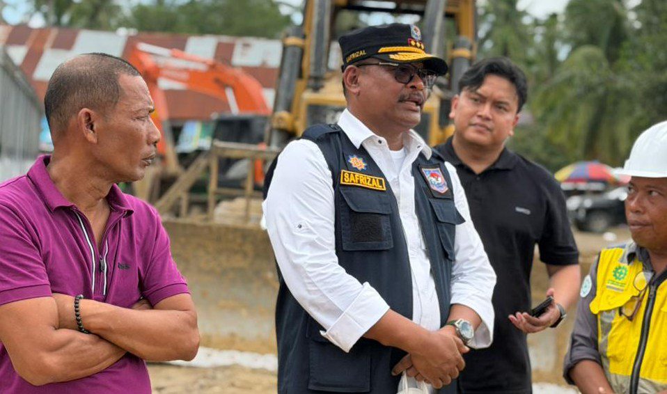 Naik motor, Ketua DPR Aceh dan Dirjen Adwil cek kondisi penanganan banjir di Bireuen
