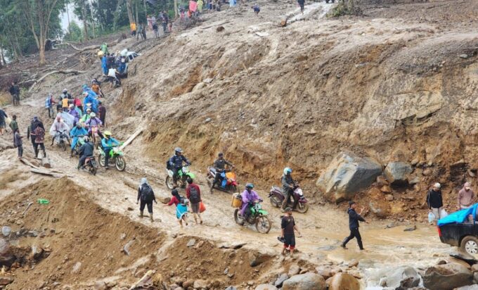 Komunitas Trabas Rescue Bank Aceh kirim BBM ke Capem Ronga-Ronga lewat perjuangan panjang