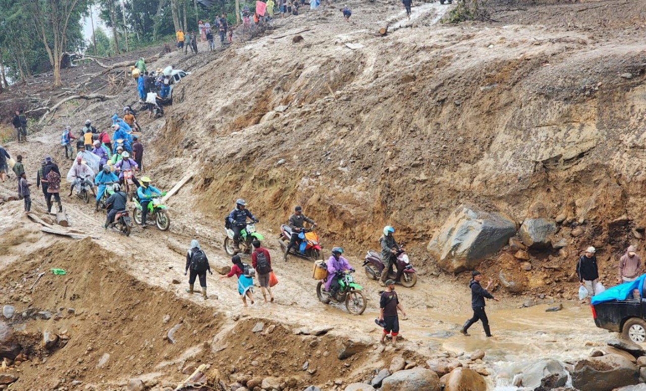 Komunitas Trabas Rescue Bank Aceh kirim BBM ke Capem Ronga-Ronga lewat perjuangan panjang