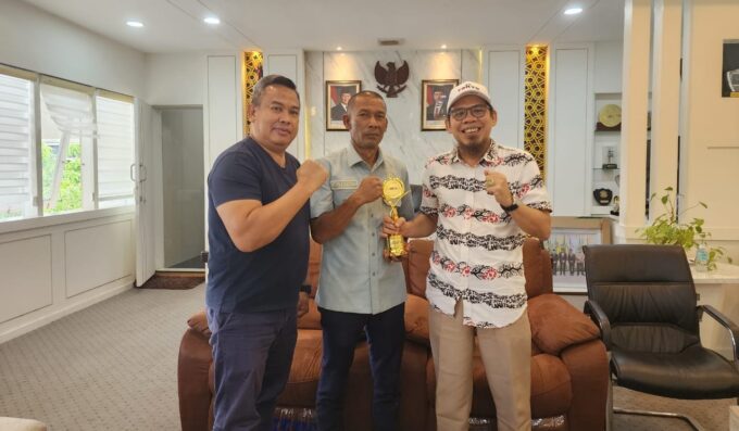 Abang Samalanga terima anugerah rakan JMSI Aceh