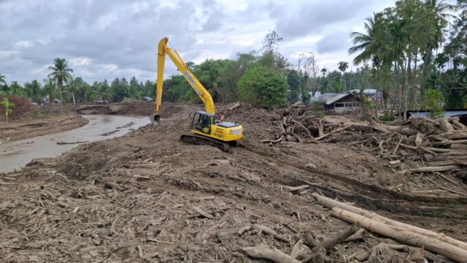 Ribuan kubik kayu yang terbawa banjir bandang di Krueng Meureudu Pidie Jaya lenyap