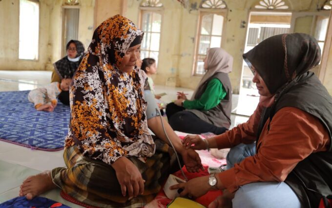 PIKABAS Bank Aceh bawa dokter spesialis layani warga korban banjir 