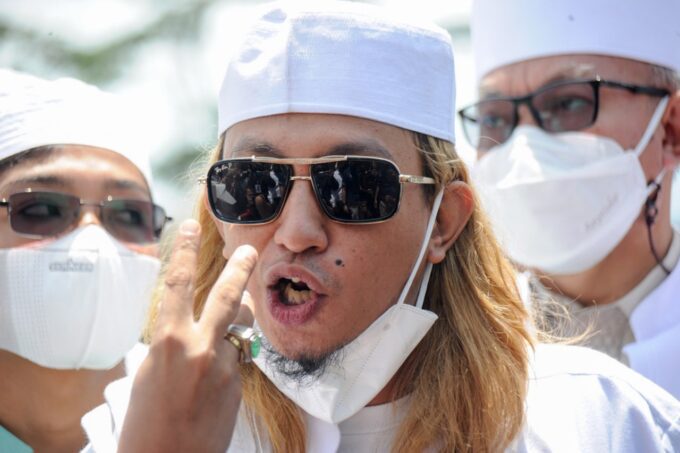 Penjagaan Polres Metro Tengerang Kota diperketat, apakah Bahar bin Smith akan ditahan?