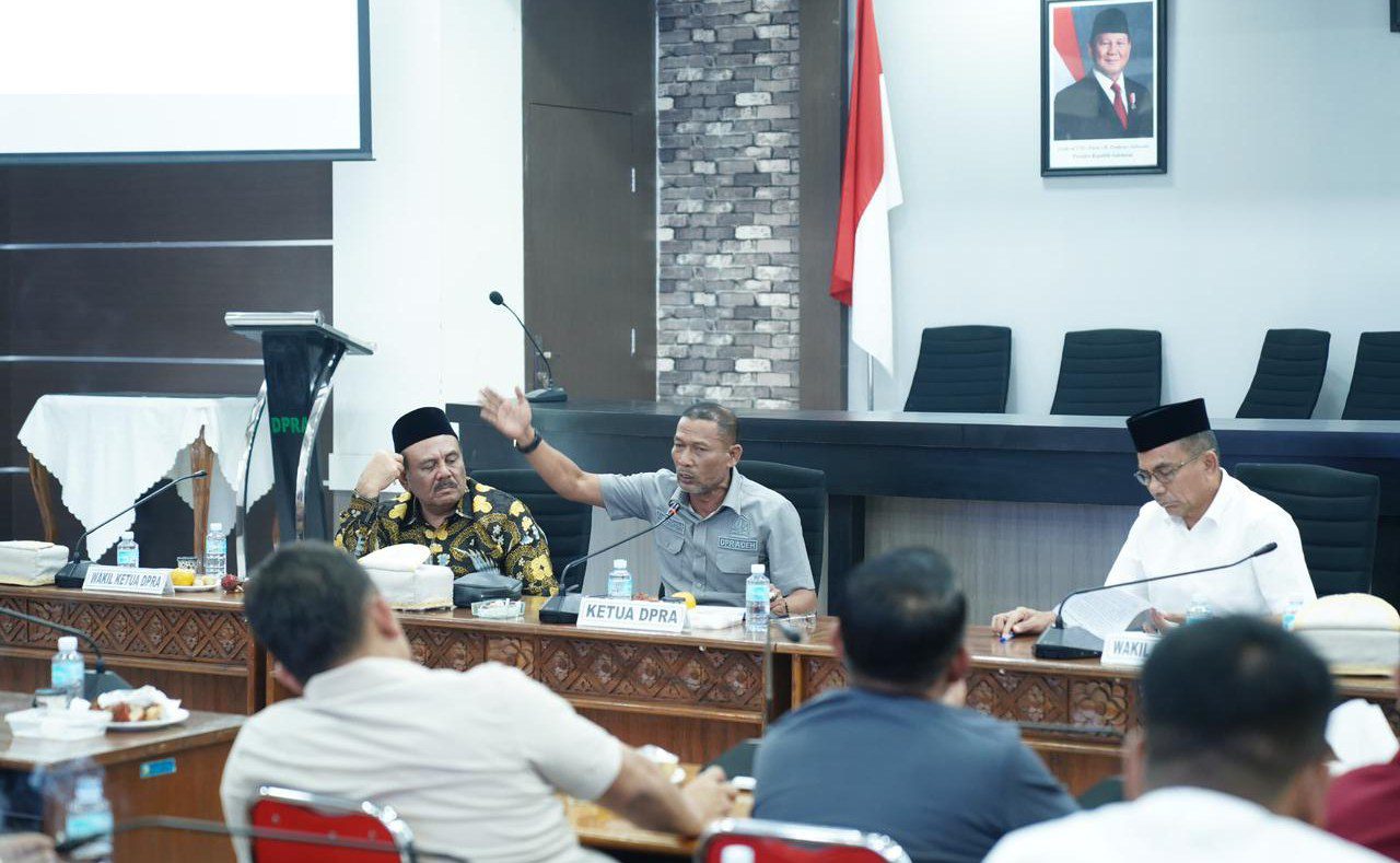 Zulfadhli pimpin rapat Bamus DPR Aceh