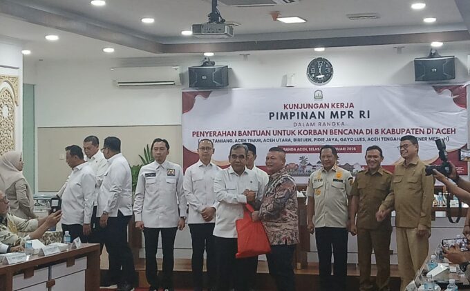 Pimpinan MPR RI salurkan 30 ribu paket bantuan untuk korban banjir bandang di Aceh