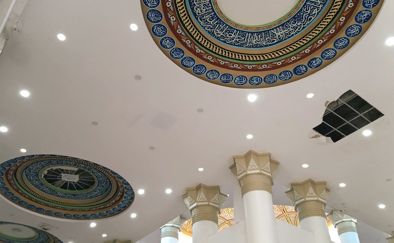 Dibangun pakai APBK Rp53 miliar, plafon Masjid Agung Baitul Ghafur Abdya terancam ambruk