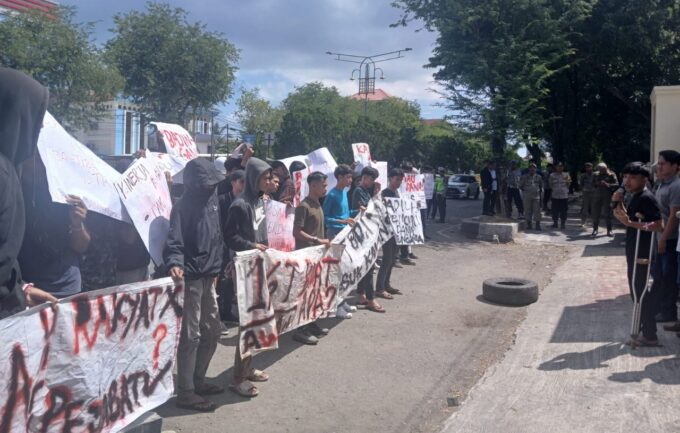 GAMPATA demo DPR Aceh tuntut transparasi dana bencana Rp80 miliar