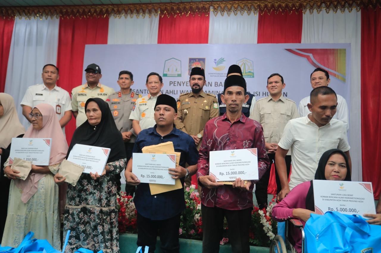 Kapolda Aceh dampingi Mendagri dan Mensos serahkan bantuan korban banjir di Aceh Timur