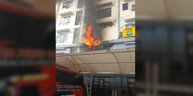 Gedung Satreskrim Polres Metro Jakarta Barat Terbakar, 65 Petugas Dikerahkan