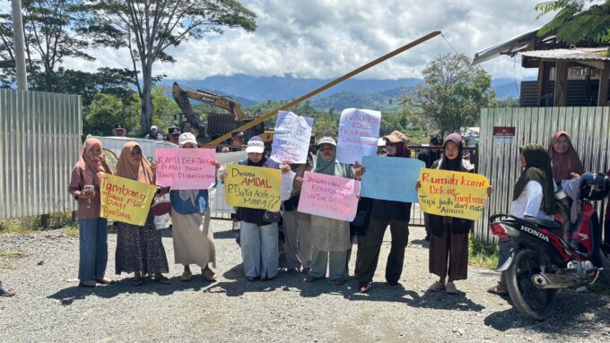 Puluhan warga Desa Alue Dawah demo tuntut penutupan PT Juya Aceh Mining