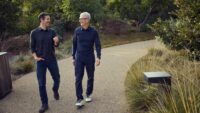 Tim Cook Mundur CEO Apple, John Ternus Jadi Pengganti
