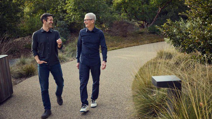 Tim Cook Mundur CEO Apple, John Ternus Jadi Pengganti