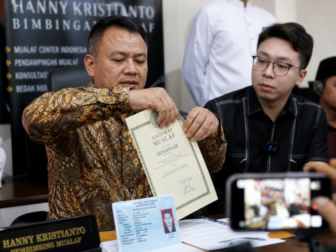 Mubaligh Hanny Kristianto Cabut Sertifikat Mualaf Richard Lee