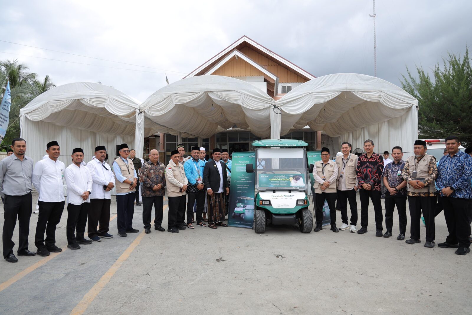Bank Aceh bantu buggy car untuk Asrama Haji Banda Aceh