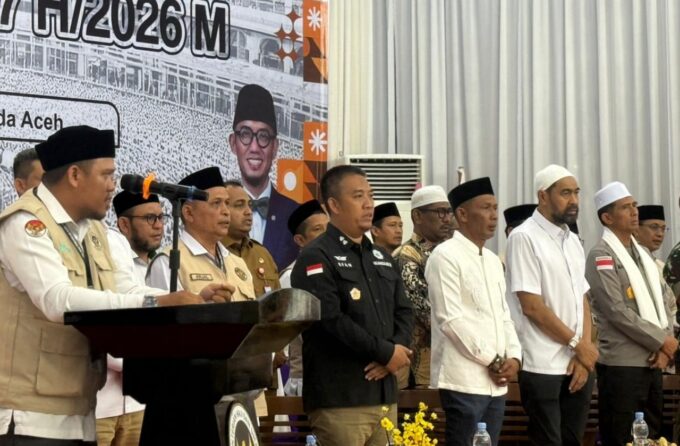 Ketua DPR Aceh dampingi Mualem lepas keberangkan jemaah haji kloter I