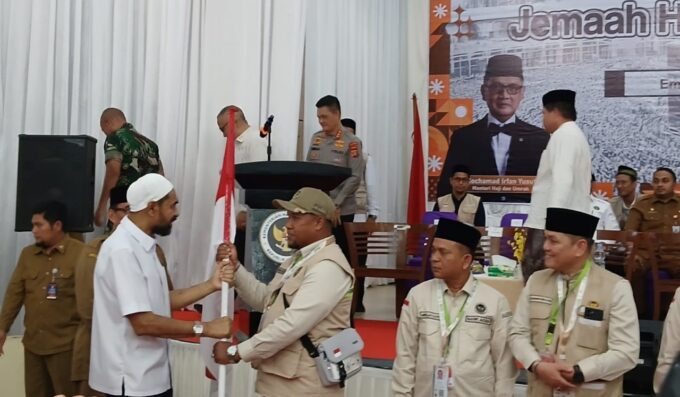 Lepas keberangkatan jemaah haji kloter I, Mualem : jaga kesehatan dan fokus ibadah