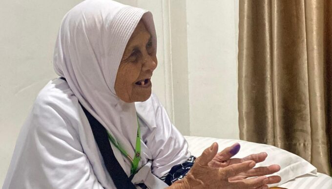 Ramlah Sali ke tanah suci di usia 102 tahun