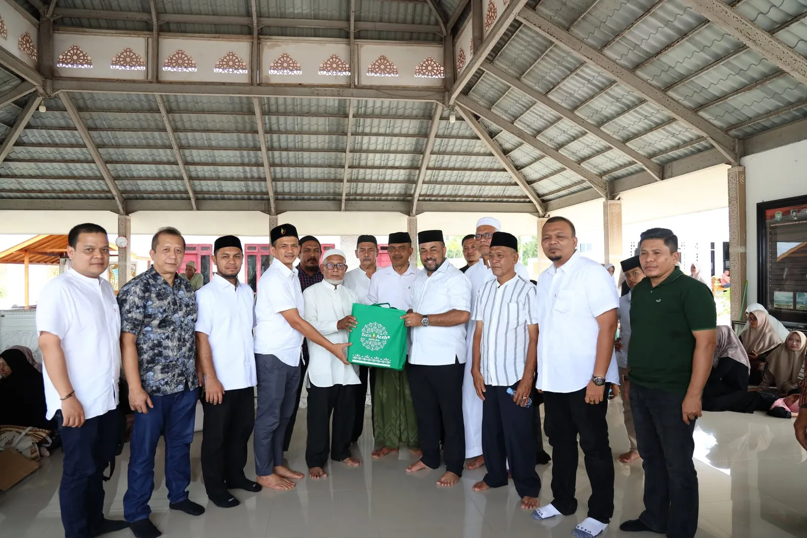 Ziarah ke Makam Habib Bugak, Dirut Bank Aceh : Kita ingin semangat wakaf beliau jadi teladan