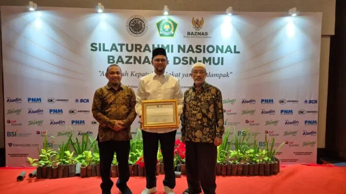 Ketua DPS Bank Aceh Syariah raih anugerah dari BAZNAS dan DSN- MUI