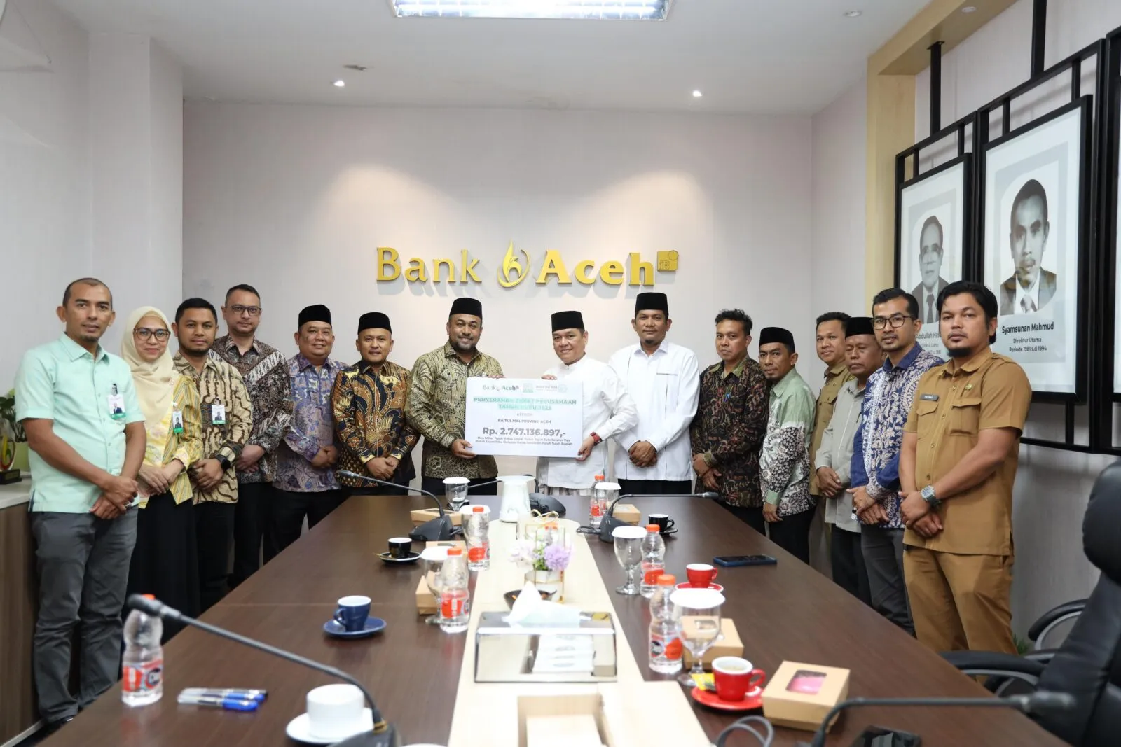 Bank Aceh serahkan zakat perusahaan tahun buku 2025 Rp11,95 miliar ke Baitul Mal