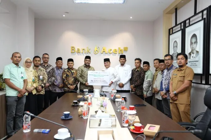 Bank Aceh serahkan zakat perusahaan tahun buku 2025 Rp11,95 miliar ke Baitul Mal